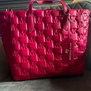 Unique PINK “bubble design” Michael Kors Tote ❤️❤️❤️❤️